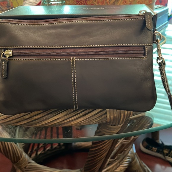 New York &Company oversized wristlet mint pre owned condition. Not one call out - Picture 3 of 11